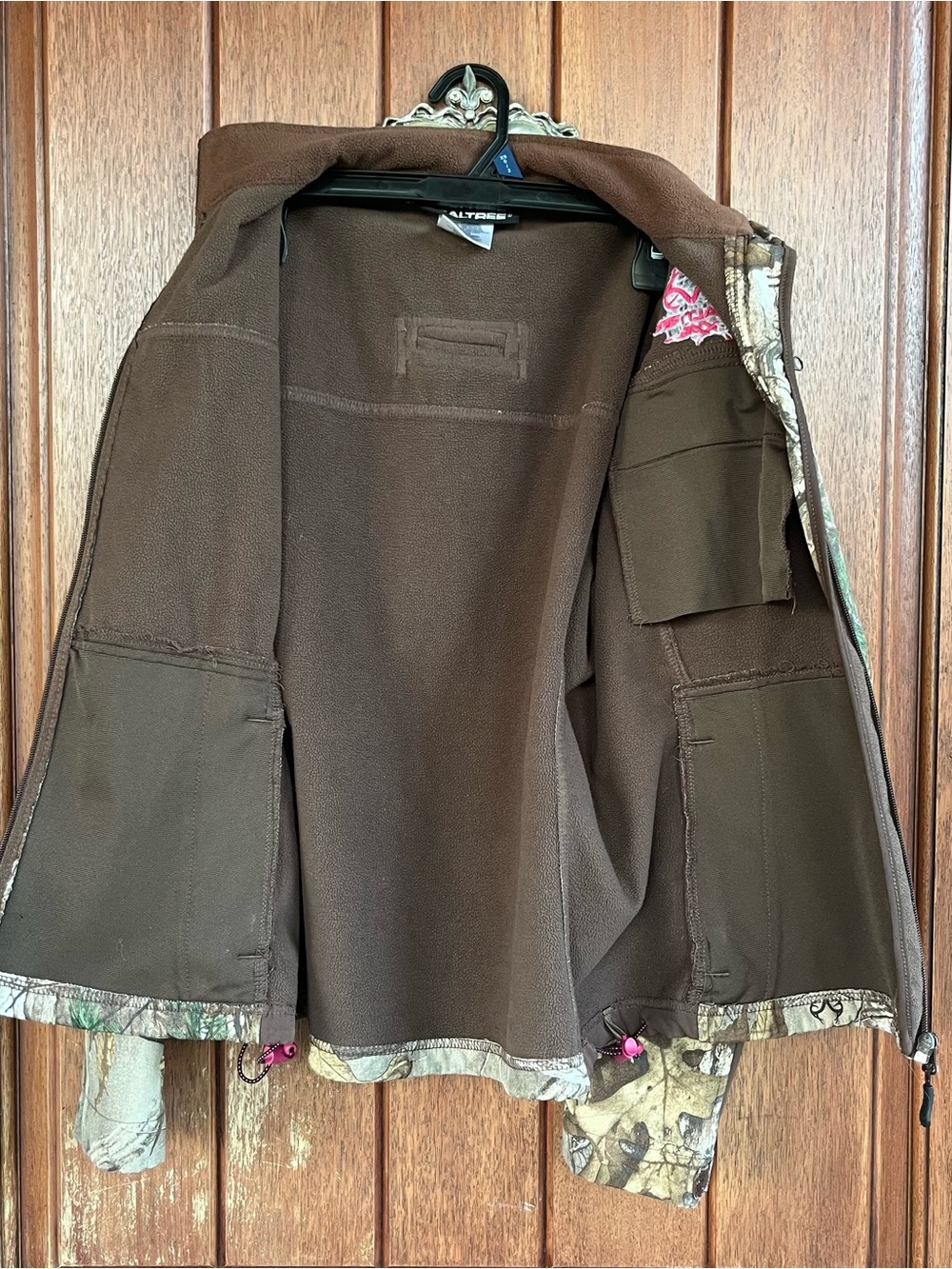 Women’s Realtree Softshell Jacket - Picture 7 of 9